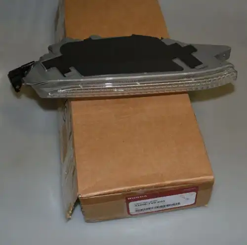 Фонарь габаритный HONDA 33200TV0E01