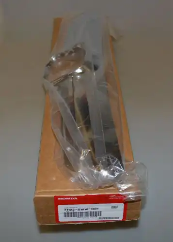 Решетка радиатора HONDA 71122SWWG01