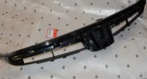 Решетка радиатора HONDA 71121-SNB-003