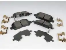 Тормозные колодки дисковые GM 18048690