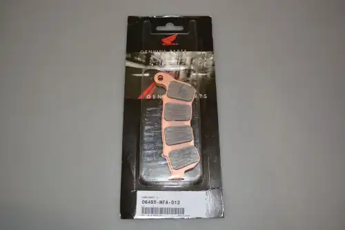 Тормозные колодки дисковые HONDA 06455MFAD12