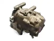 Компрессор кодиционера 88370-52012 TOYOTA / LEXUS
