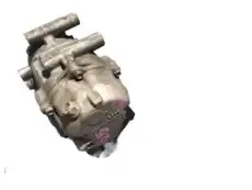 Компрессор кодиционера 88370-52012 TOYOTA / LEXUS