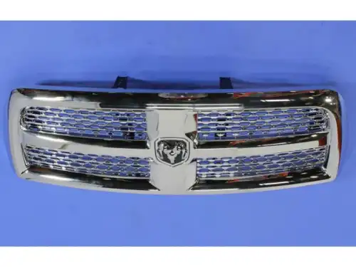 Решетка радиатора CHRYSLER 68147353AA