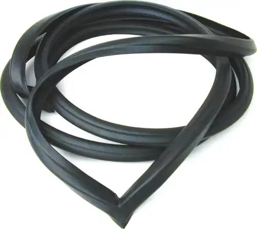 УПЛОТНИТЕЛЬ КРЫШКИ БАГАЖНИКА РЕЗИНА 1157580098 URO PARTS
