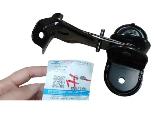 ПЕТЛЯ ЗАДНЕГО СИДЕНЬЯ 1018035956 GEELY