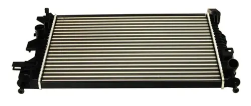 Радиатор системы охлаждения двигателя MAXGEAR AC218222