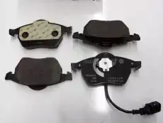 1 комплект тормозных 3A0698151A BENTLEY