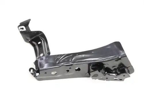 Кронштейн панели к крылу Лев. Mazda M3 2013-2016 B45A54140-DCR DOCAR