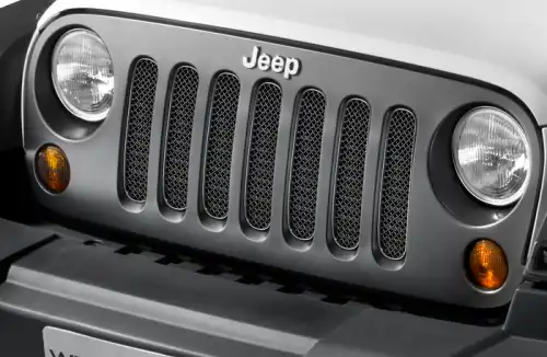 Решетка радиатора JEEP K82213772AB