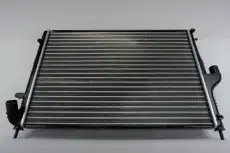 Радиатор системы охлаждения двигателя OEM OEM0050DVC