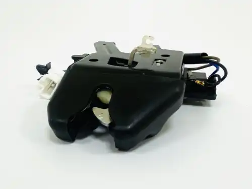 U0528522 Замок багажника UKORAUTO