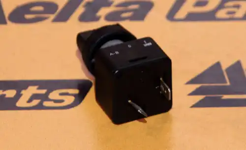 Переключатель 6107165M91 DELTAPARTS