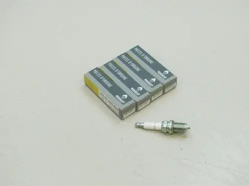 Свеча зажигания RENAULT 7701043624