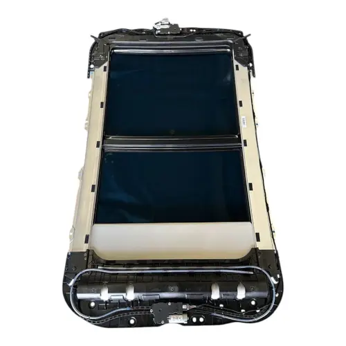 Стекло люка GEELY 8890737790G11
