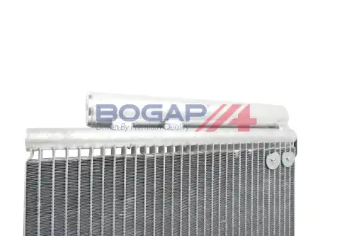 Радиатор кондиционера (конденсатор) BOGAP B4117108