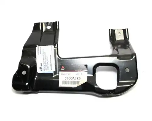 КРОНШТЕЙН ПЕРЕДНЕГО БАМПЕРА 6400A589 MITSUBISHI