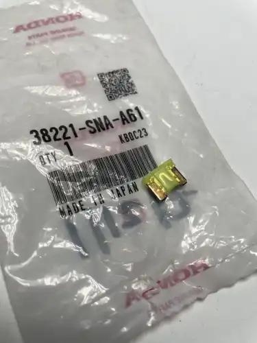ПРЕДОХРАНИТЕЛЬ 20A - 38221SNAA61 HONDA