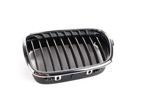 Решетка радиатора BMW 51 13 2 497 261