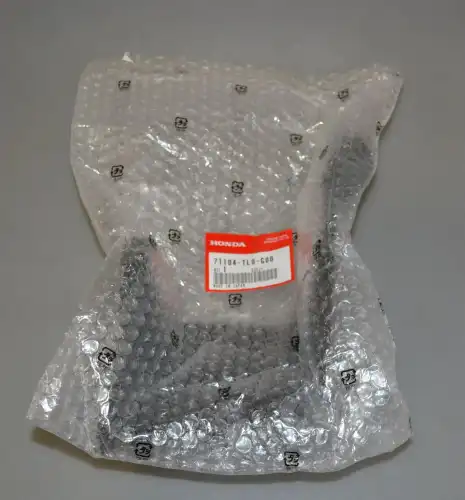КРОНШТЕЙН ПЕР. БАМПЕРА ПРАВЫЙ - 71104TL0G00 HONDA